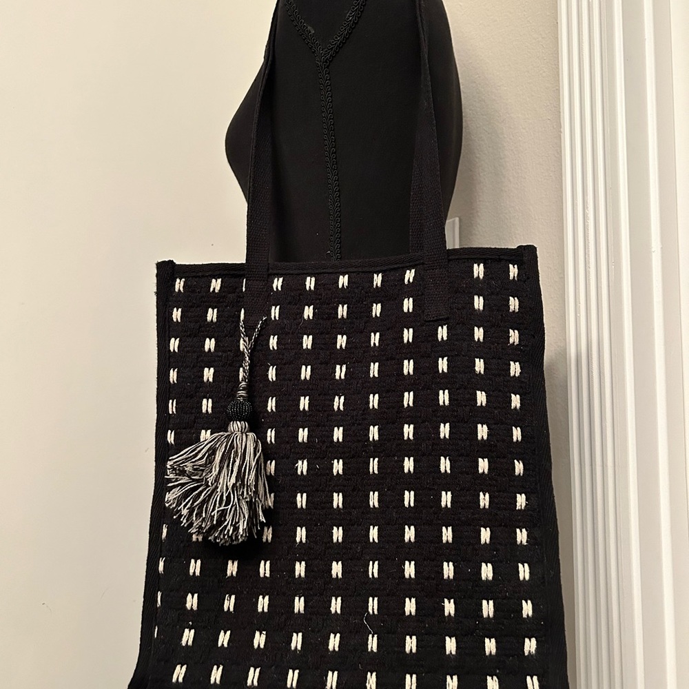 Universal Threads artisan textured cotton stripe lined tote bag.  Snap closure. - Picture 3 of 13